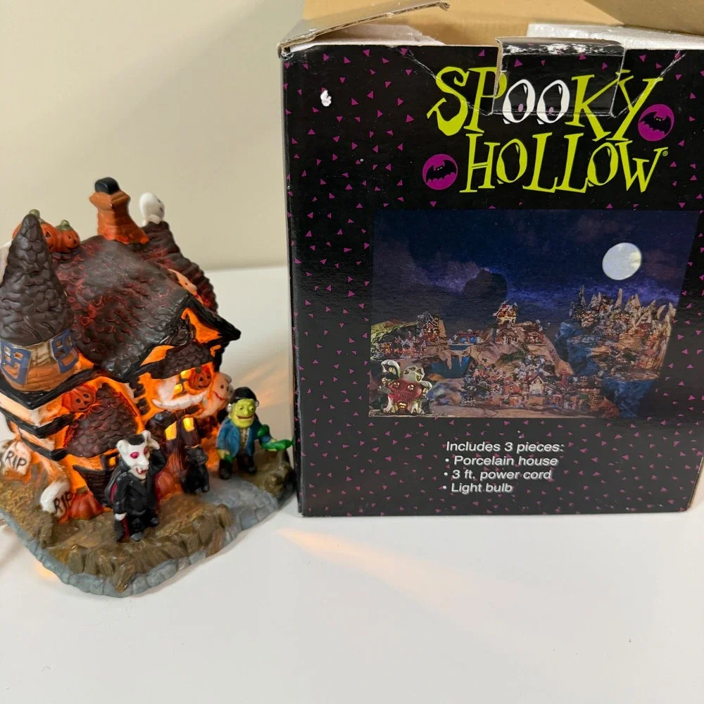 Spooky Hollow Lighted Vampire House Porcelain Village Halloween Decoration Haunt